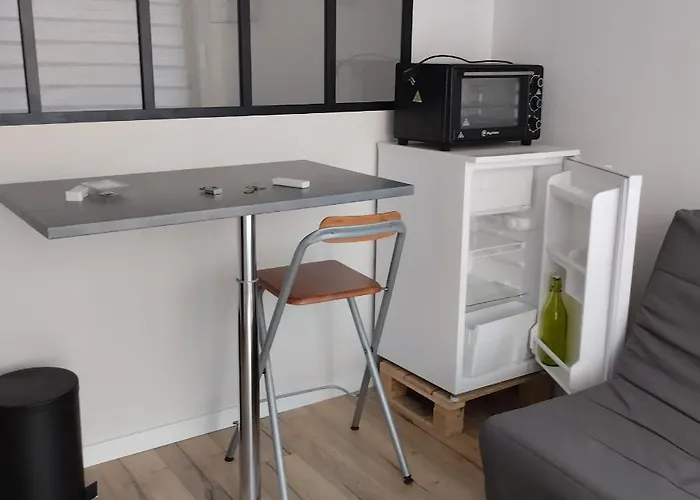 Studio Attenant A La Maison Principale
